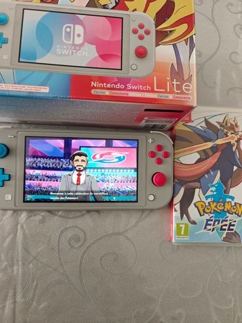 Nintendo Switch lite édition limitée pokemon + jeu pokémon épée