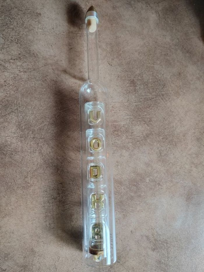Bouteille de Vodka vide (sans alcool)