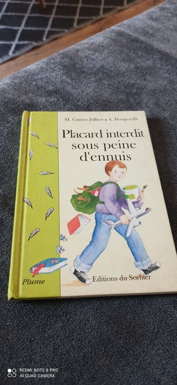 Livre placard interdit sous peine d ennuis