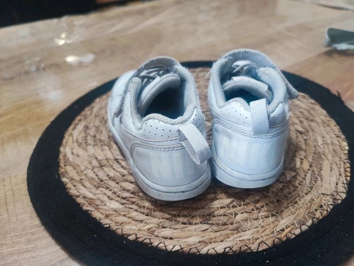 Basket Nike taille 28 - photo numéro 3