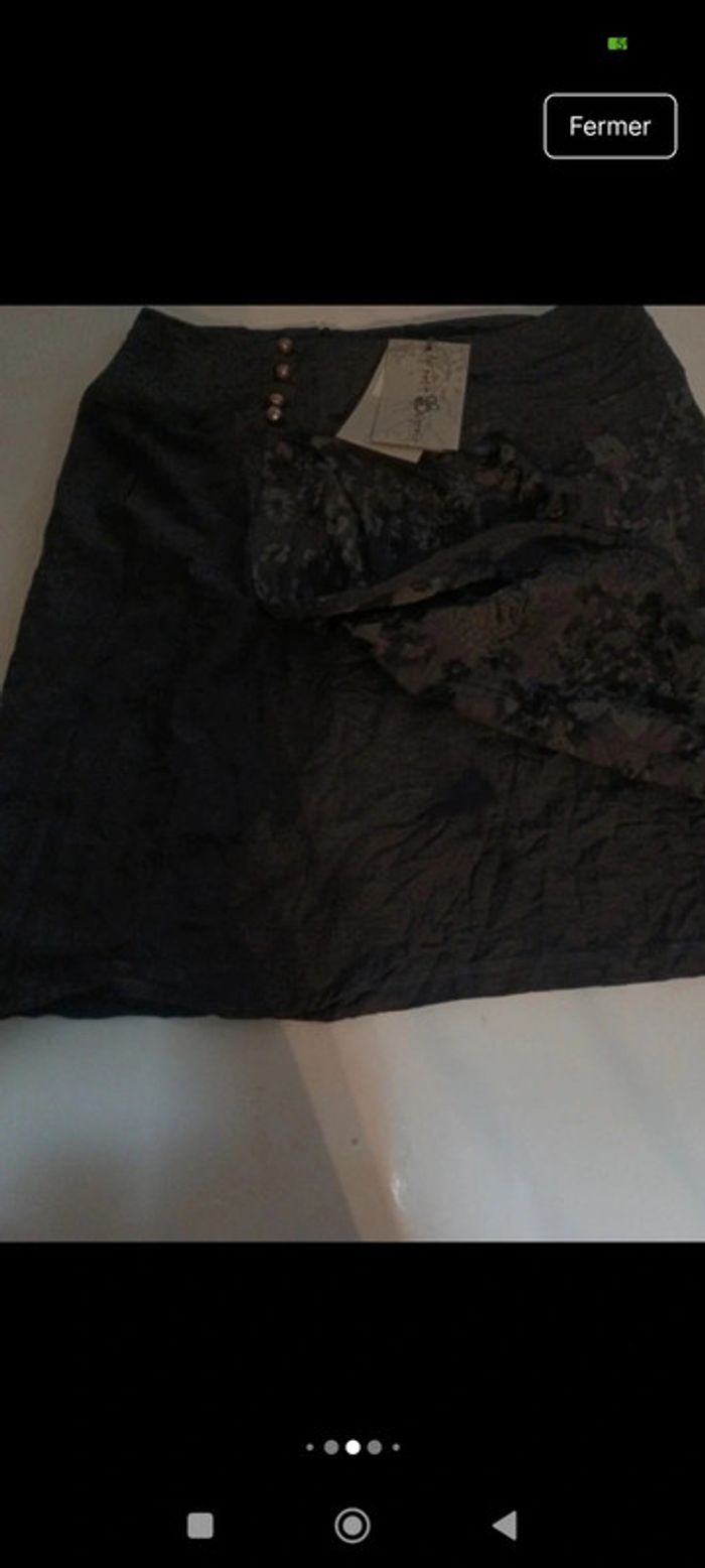 Jupe femme légère Le petit Baigneur taille 40 fendu devant neuve - photo numéro 4