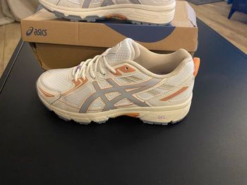 Baskets Asics gel blanches pointure 40