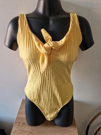 Bodie jaune et blanc