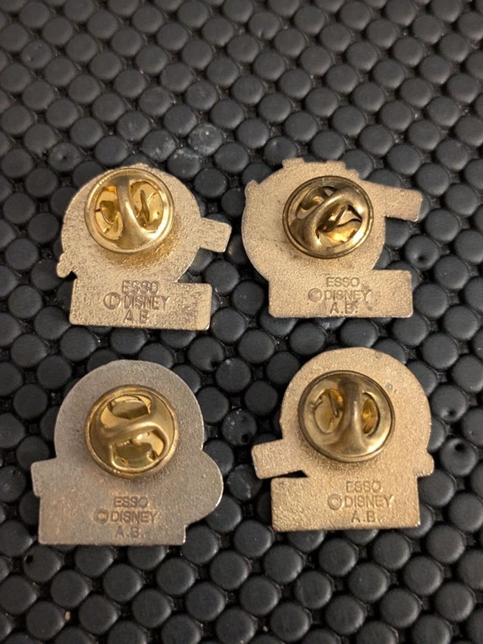 Lot de 4 pin's Disney Eurodisney signés AB - photo numéro 2