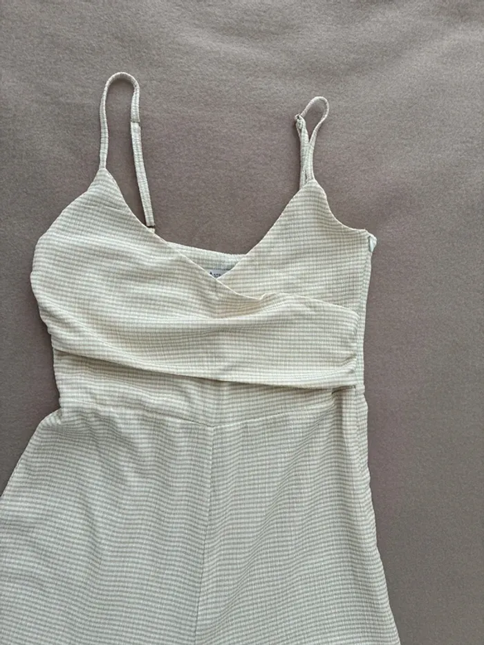 Combinaison beige Stradivarius taille M en parfait état - photo numéro 11