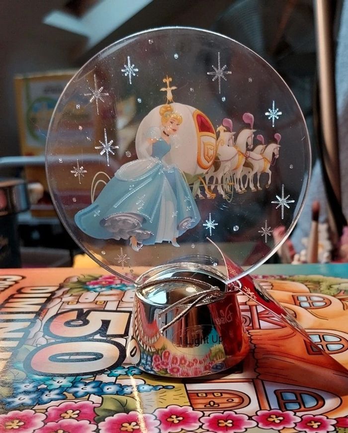 Figurine Disney lumineuse cendrillon pour Noël