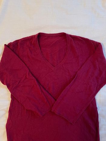 Pull fin col V fuchsia avec fentes