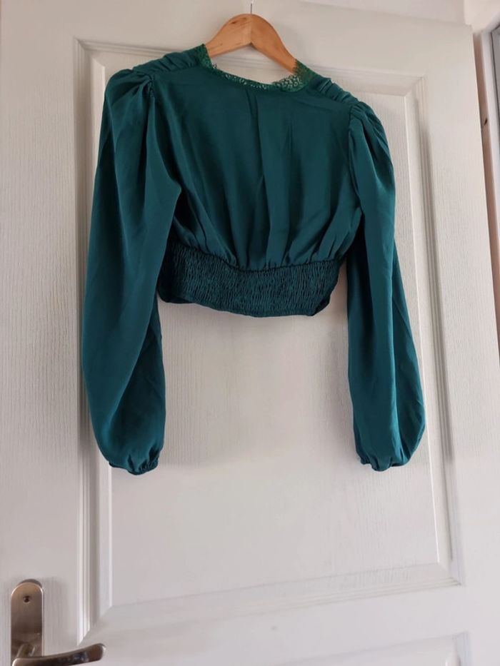 Crop top vert émeraude et dentelle - photo numéro 2