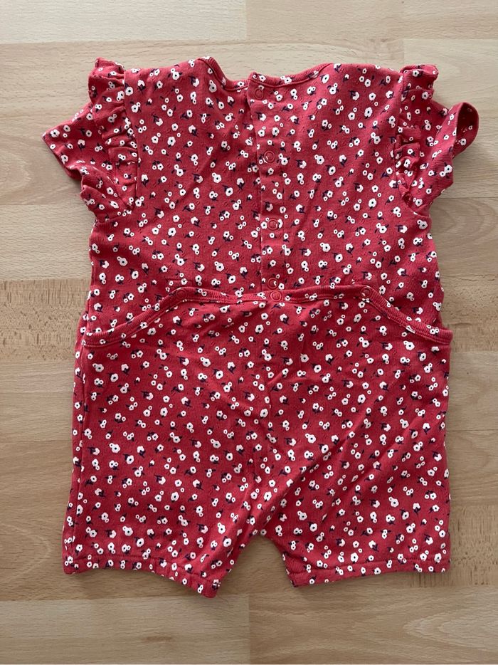 Combinaison-short kiabi rouge 18mois TBE - photo numéro 2