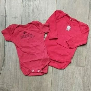 Lot bodies rouge 3 mois