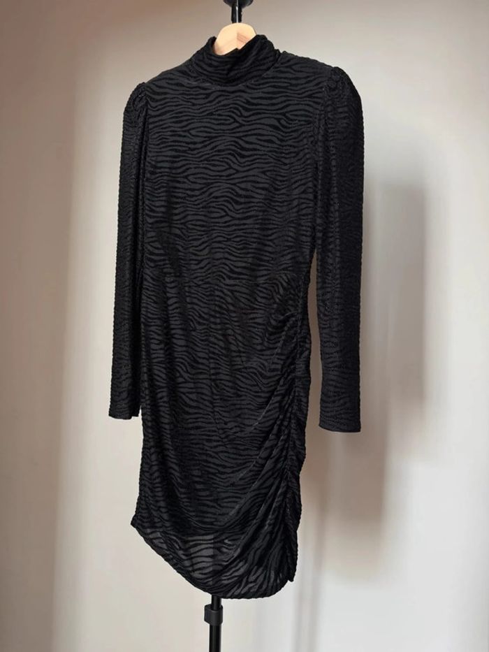 Robe noire effet zébré S Mango