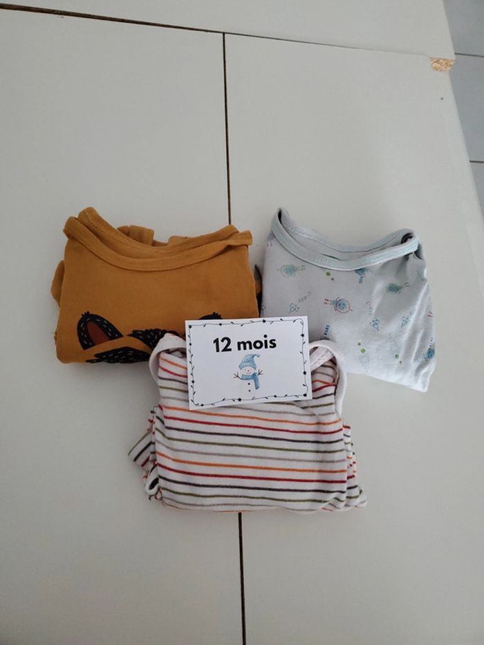 Lot bodies 12 mois