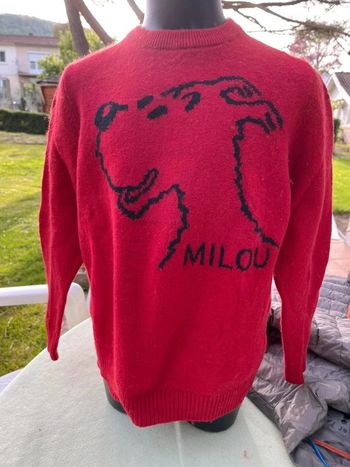 Pull tintin rouge avec la tête de Milou