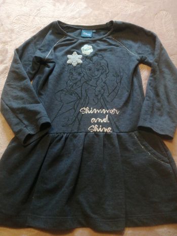 Très belle robe Disney la reine des neiges 6 ans