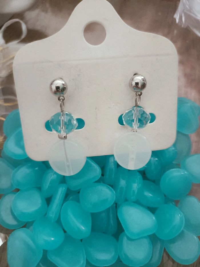 Boucles d'oreilles fantaisie blanche