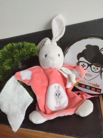 Doudou marionnette lapin orange blanc mouchoir Imagine kaloo étoile rond saumon