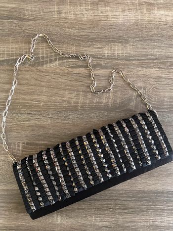 Sac à main pochette noir cloutée