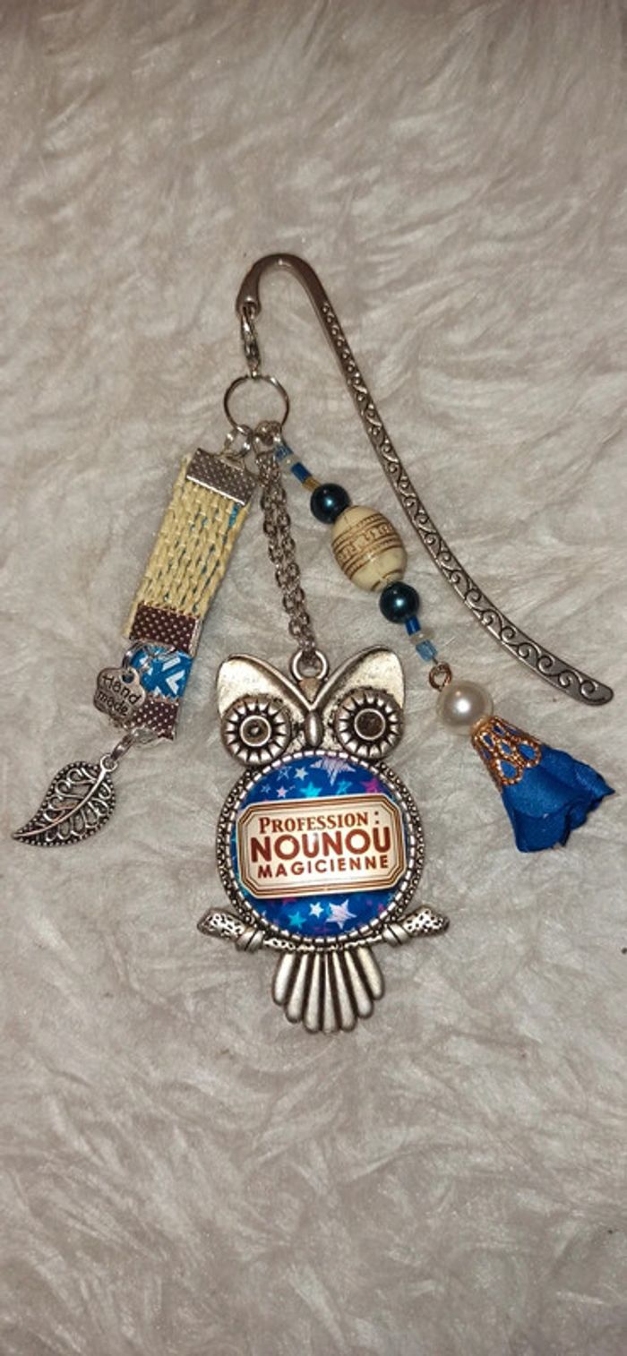 Cadeau nounou, bijoux de sac ou marque page " Nounou magicienne "