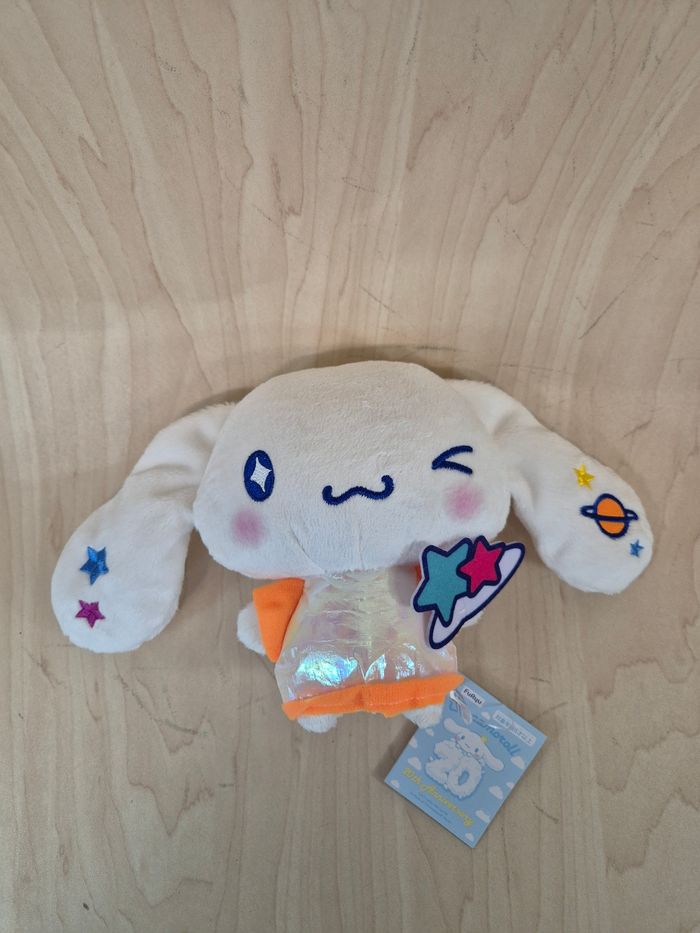 Petite peluche Sanrio Cinnamoroll "Cosmic Café" : orange
