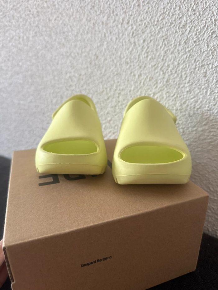 Sandales Adidas Yeezy bébé - photo numéro 5