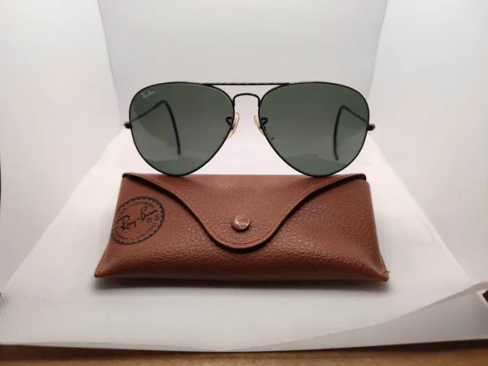 Lunettes de soleil Ray ban aviator avec branches crochets fabriquées par Bausch e Lomb