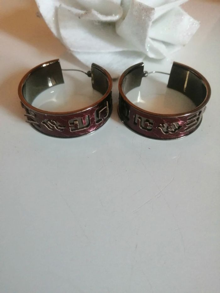 🌸Créoles noires à reflets Bordeaux "Tendance acier" Neuves 🌸 - photo numéro 2