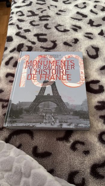 100 monuments