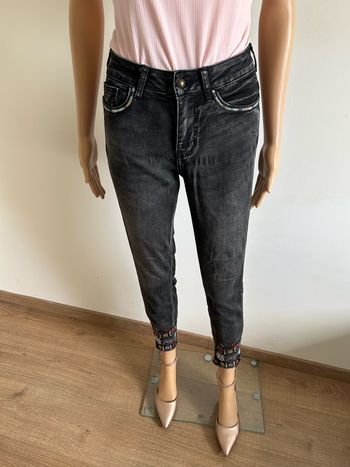 Jean noir et brodé Desigual taille 34 TBE