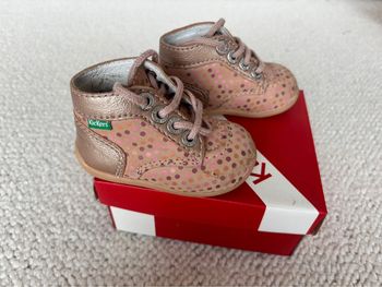 Chaussure de marche Kickers pointure 19 semelle en cuir