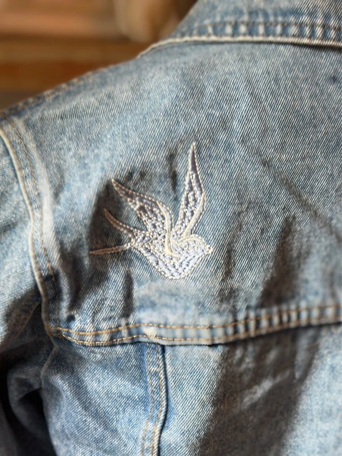 Veste en jean oversize brodée – fleurs & oiseau – taille S - photo numéro 6