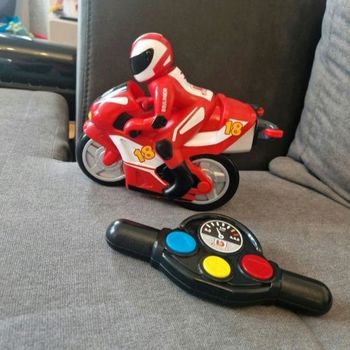 Moto Radiocommandée Avec Pilote Rouge