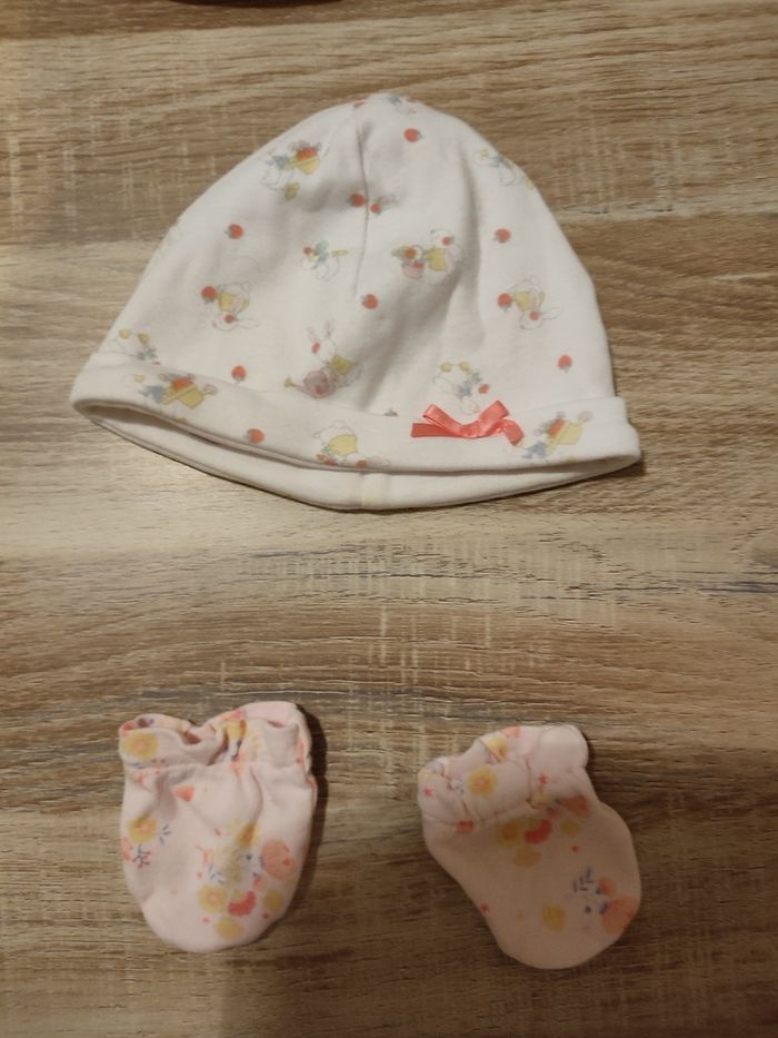 Bonnet et moufles de naissance