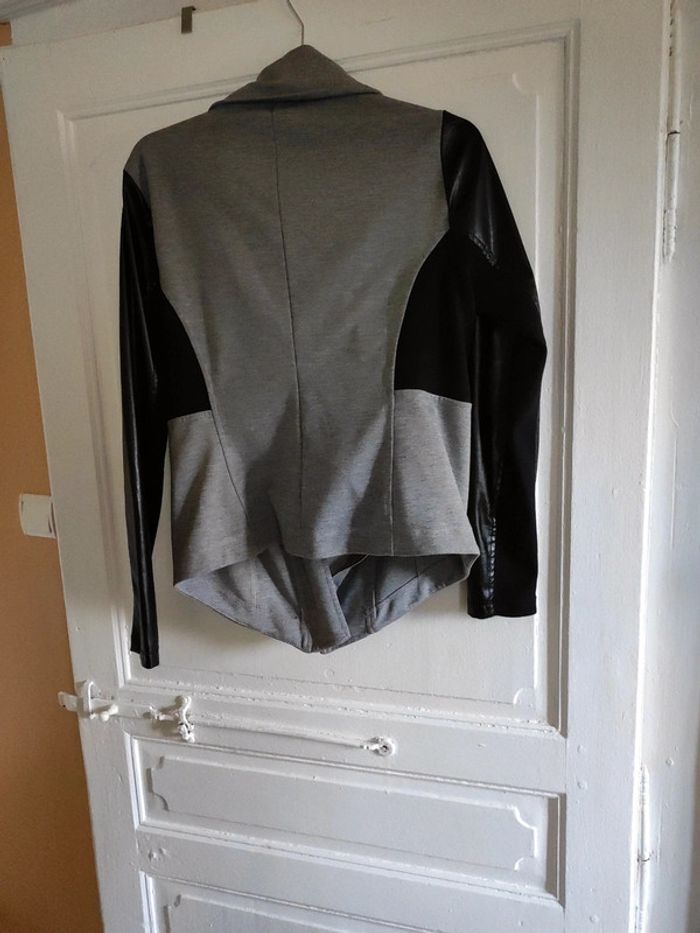 Très belle veste avec manches simili cuir - photo numéro 5