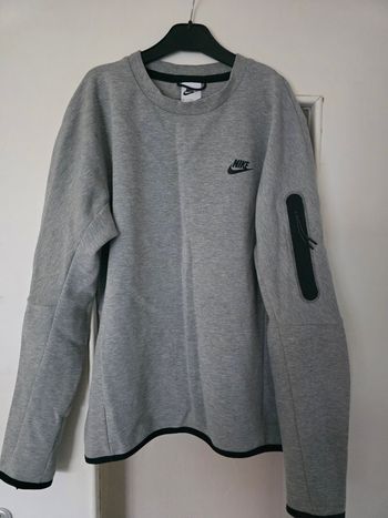 Pull Nike teck