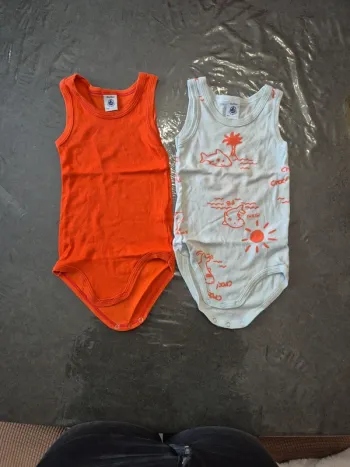 Lot 2 bodies sans manche