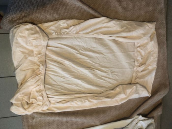 2 draps housses blancs pour matelas de bébé. - photo numéro 2