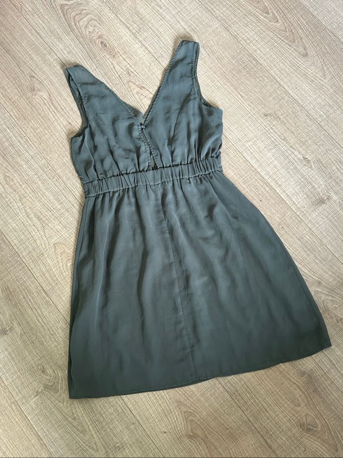 Robe verte kaki sans manches Naf Naf taille 36 excellent état - photo numéro 8