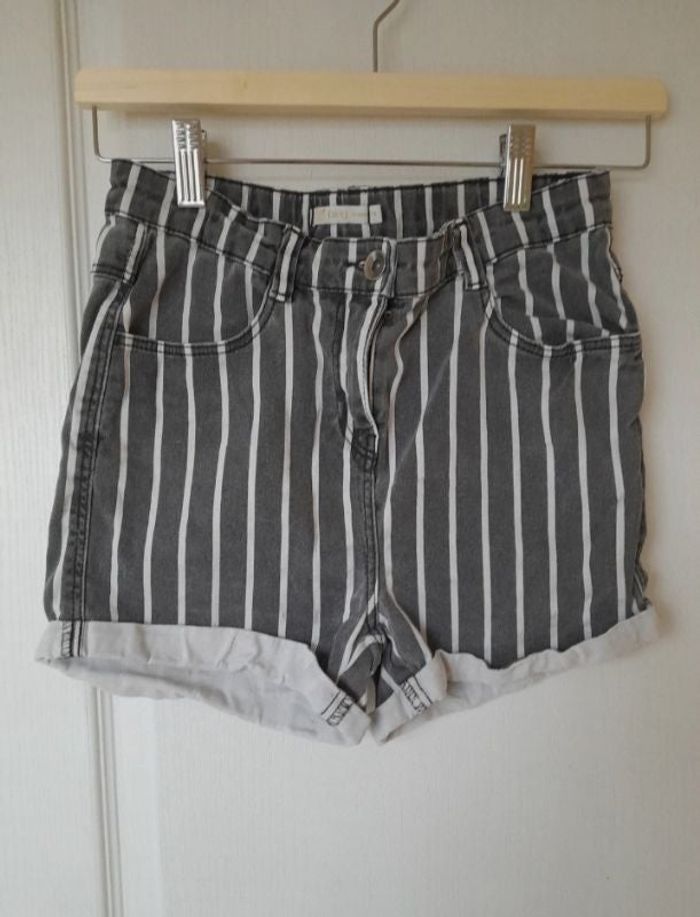 Short fille