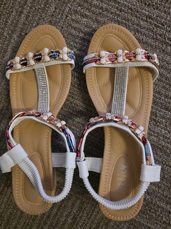 Jolies sandales d'été fleuries et strass - Pointure