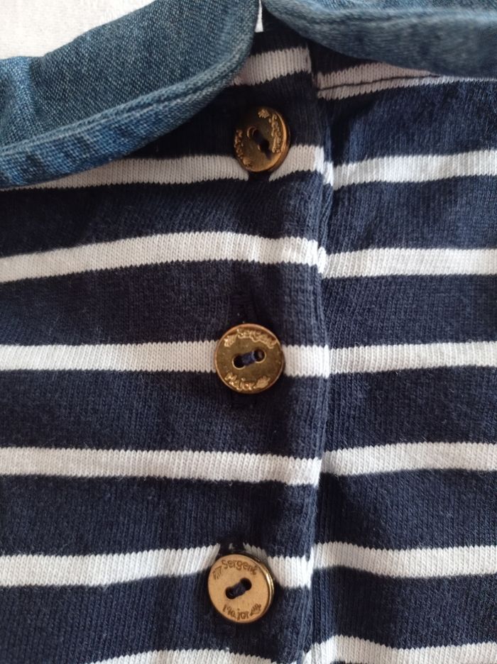 Marque sergent major taille 10 ans 140 cm manche longues couleur bleu foncé avec petit col Jean super sympa couleur le foncé avec rayures blanche infection devant avec inscription marqué Hello voir photos - photo numéro 6