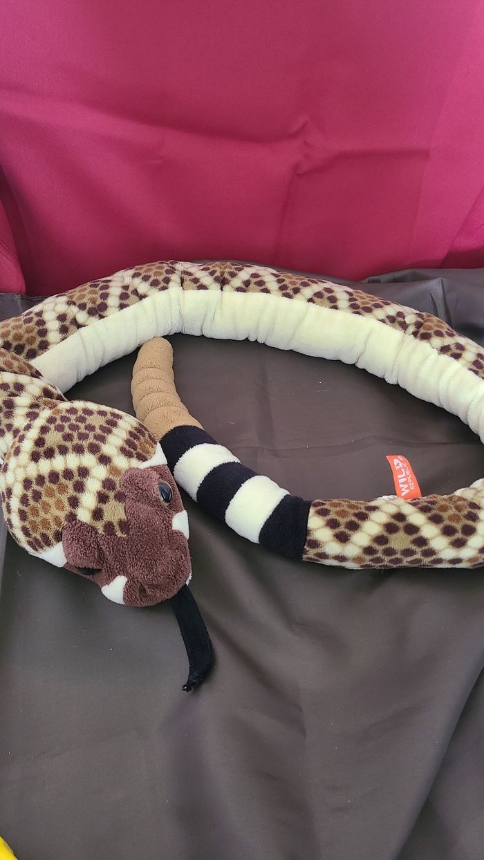 Wild Republic peluche Serpent à sonnette à dos de diamant 137 cm en peluche marron - photo numéro 2