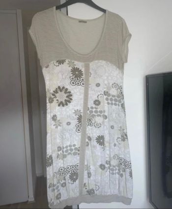 Robe imprimée, fleurie