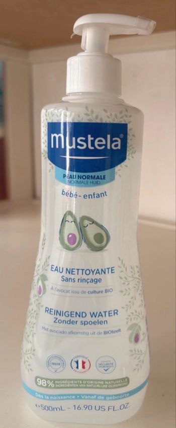 Eau nettoyante  mustela 