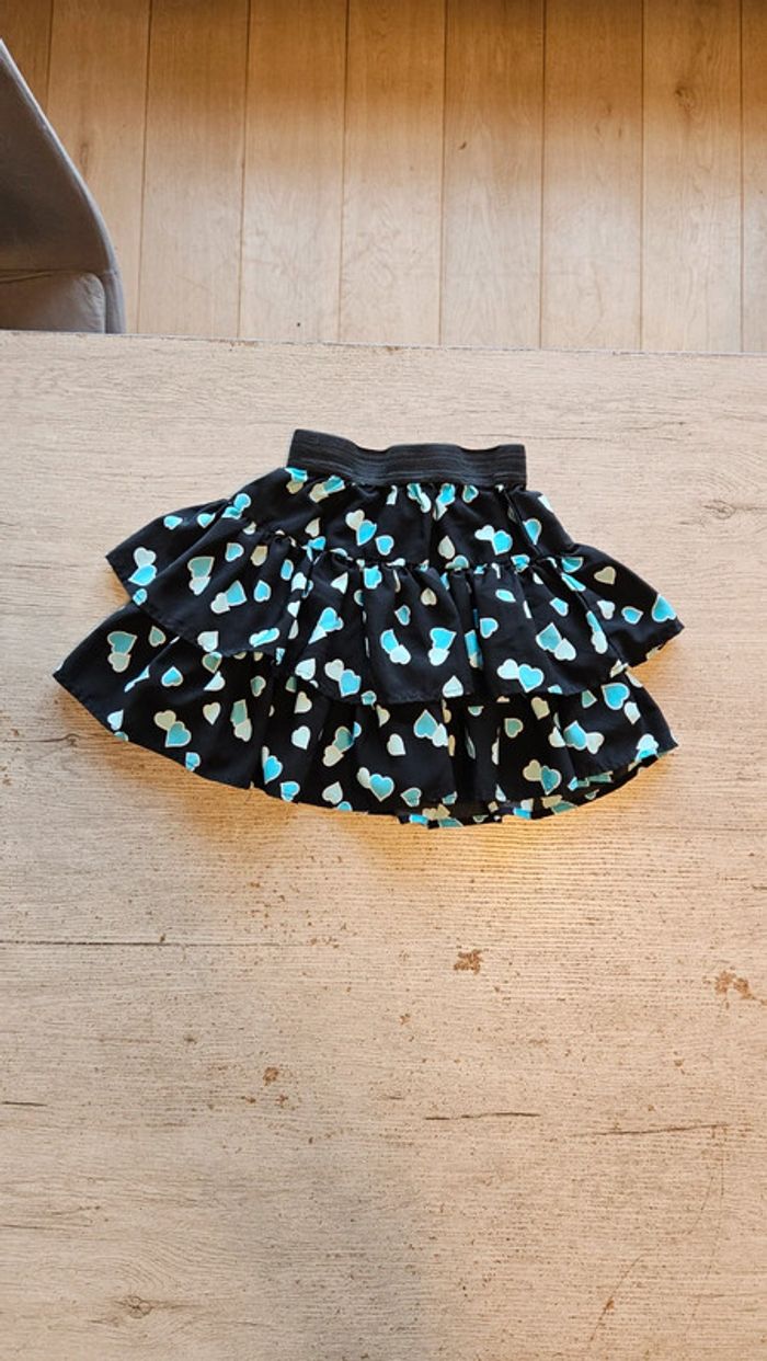 Jupe courte noire avec petits coeurs, gros élastique à la taille, 5 ans, nickel - photo numéro 2