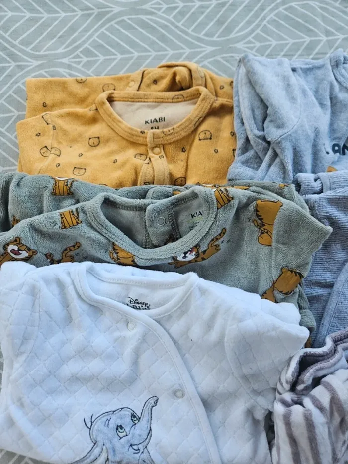 Lot de 5 pyjamas velours taille 6 mois 🌸 - photo numéro 4