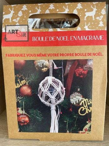 Boule de Noël en macrame