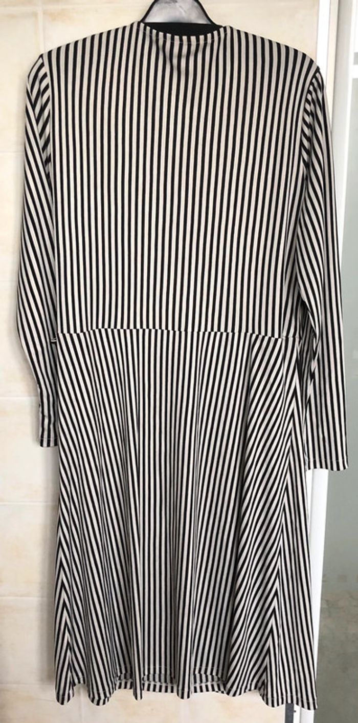 Robe portefeuille beige noire - H&M - photo numéro 5