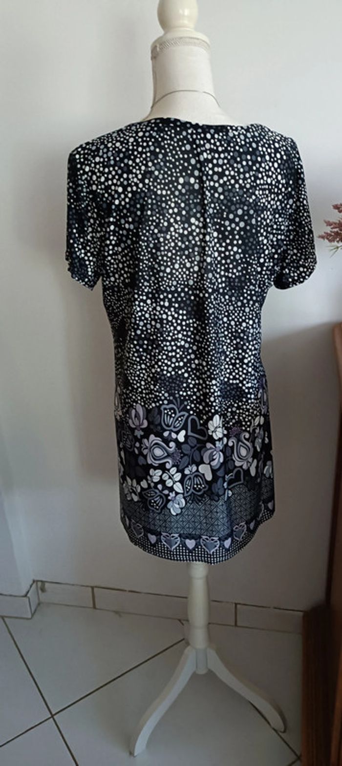 Jolie robe noire à pois et cœurs gris et blancs - photo numéro 8