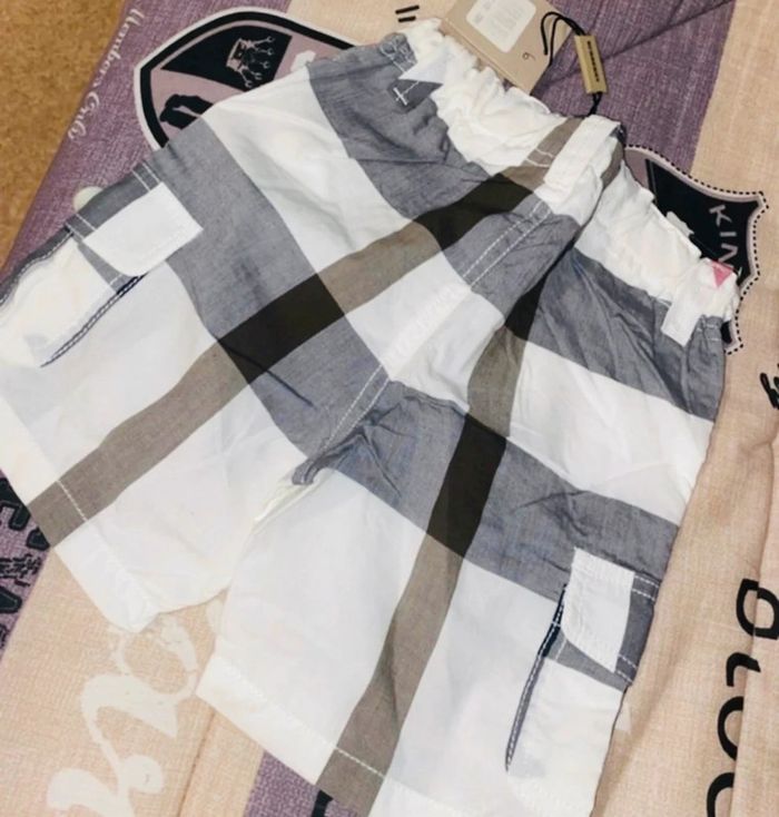 Short Burberry taille 9 mois - photo numéro 3