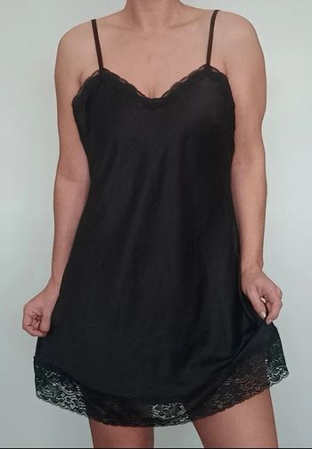 Nuisette noire satinée bordure dentelle chic taille 44